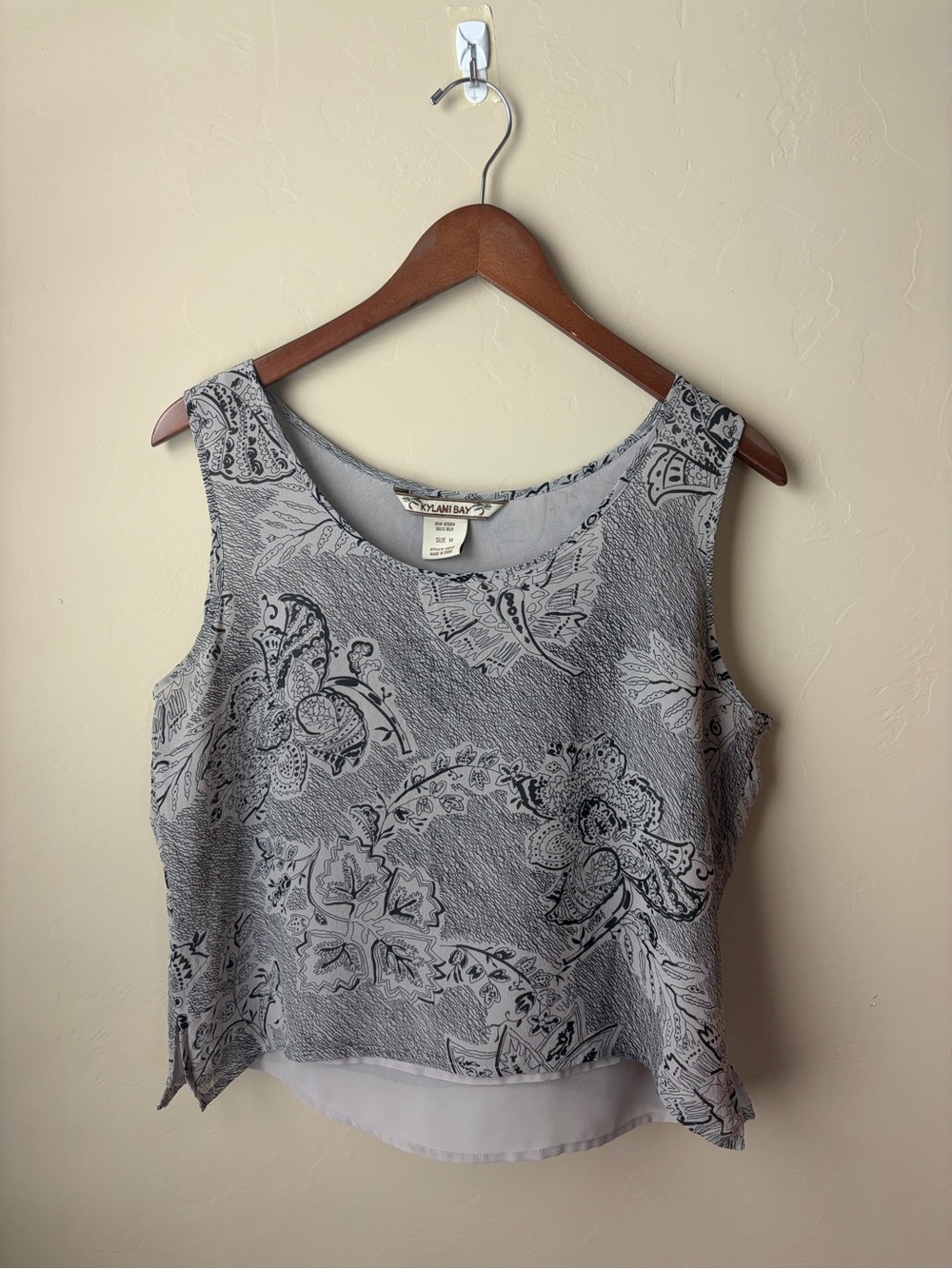 Kylani Bay 100% silk Sleeveless Floral 2 piece Medium tank/ 12 skirt Flowy Beach